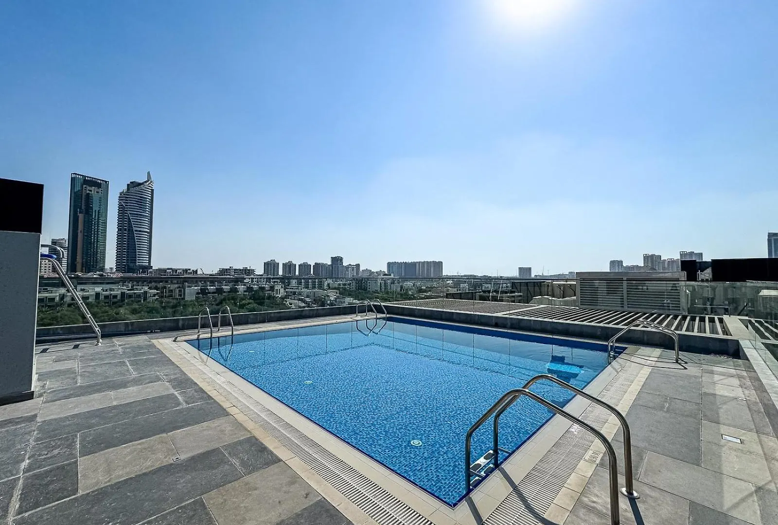 Stylish Studio Apt With Pool And Gym Dubái Apartamento